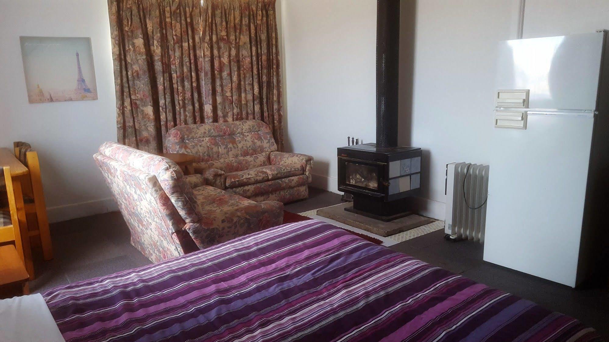 Clunes Motel Экстерьер фото