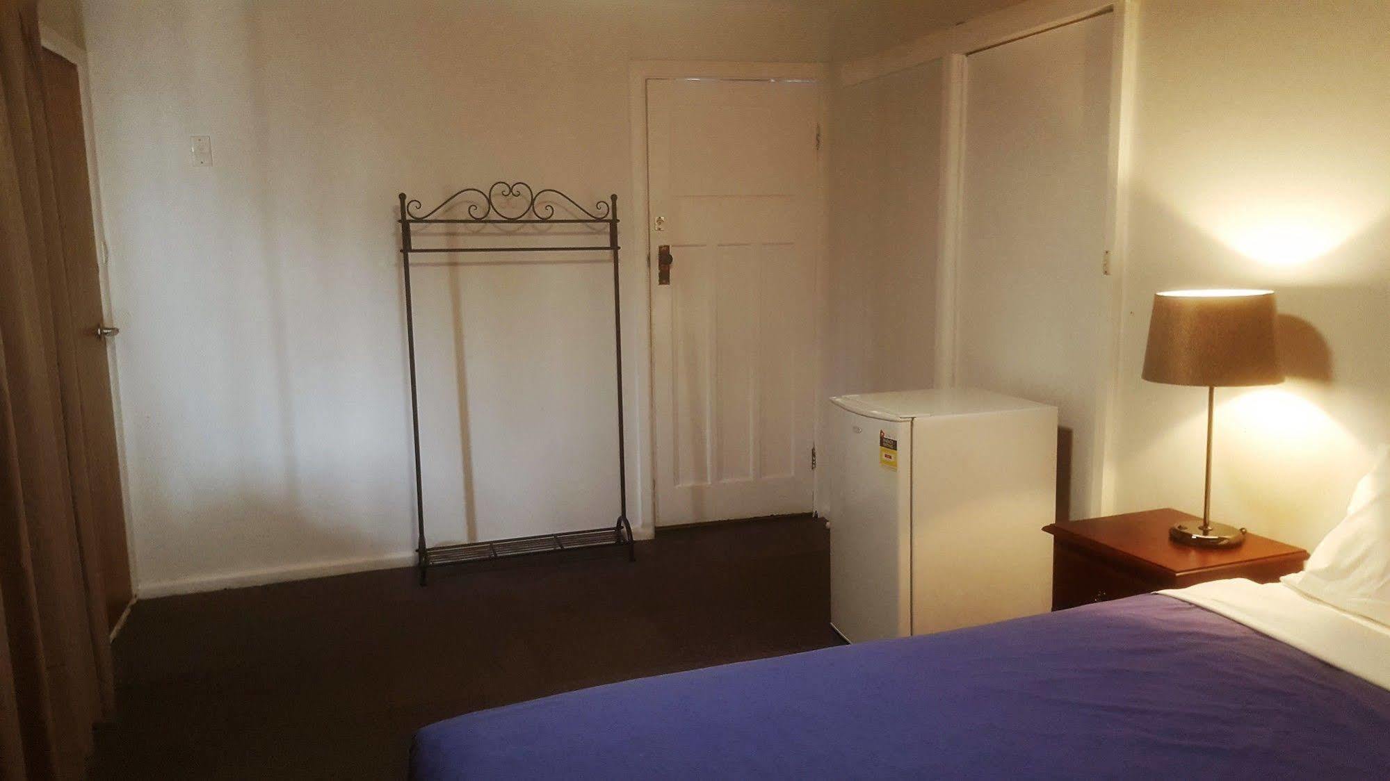 Clunes Motel Экстерьер фото